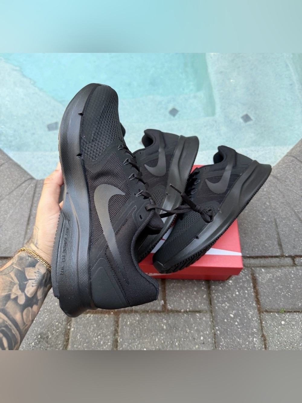 NIKE RUN SWIFT 3 RUNNING SHOES SNEAKERS ALL BLACK DR2698-003 WMNS SIZE 12 - Picture 4 of 6